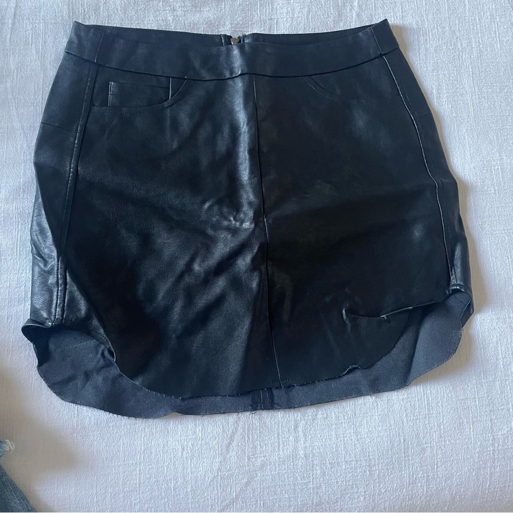 Olivaceous leather skirt